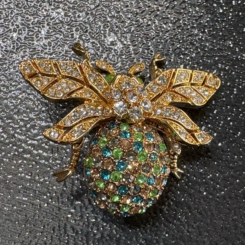 CINER FOR JOAN RIVERS PRIVATE COLLECTION PAVÉ BEE PIN
